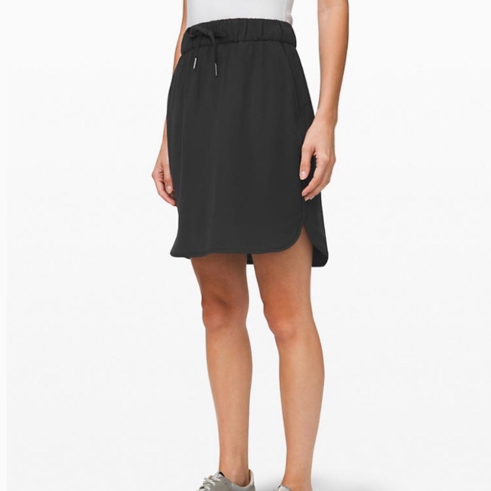 Lululemon On The Fly Skirt, size 4, black